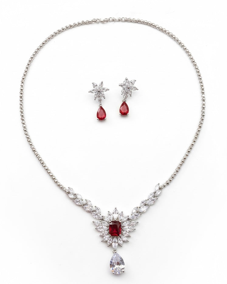 مرصع بأحجار الزركون والكريستال