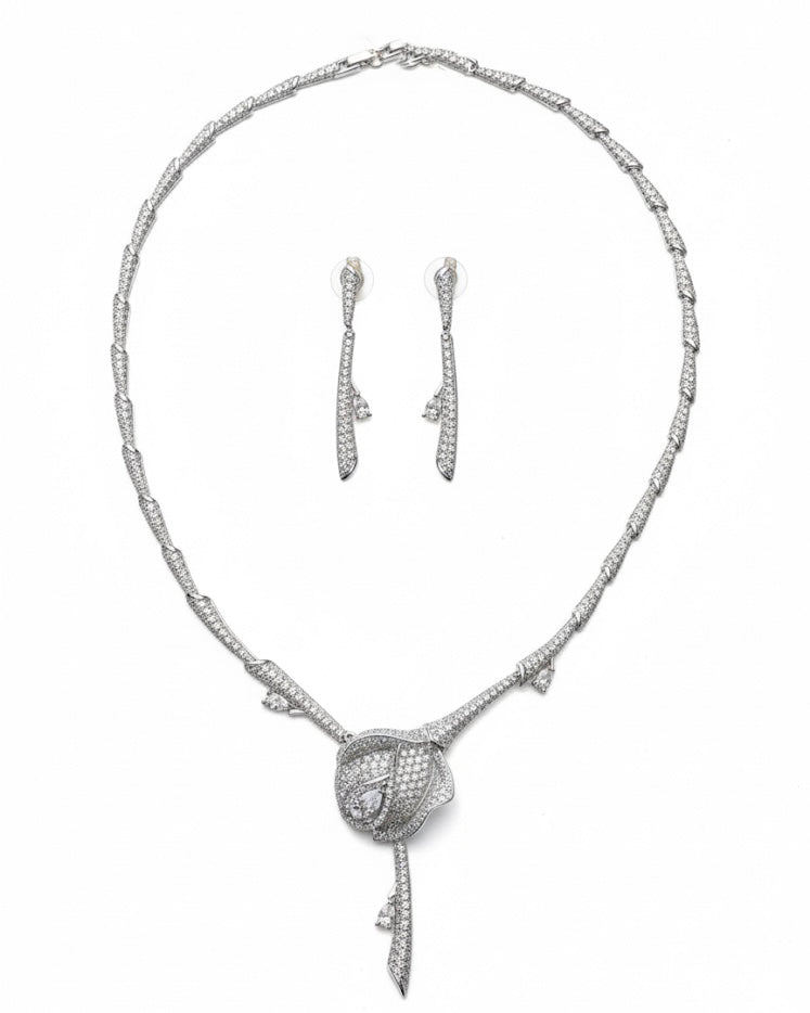 مرصع بأحجار الزركون