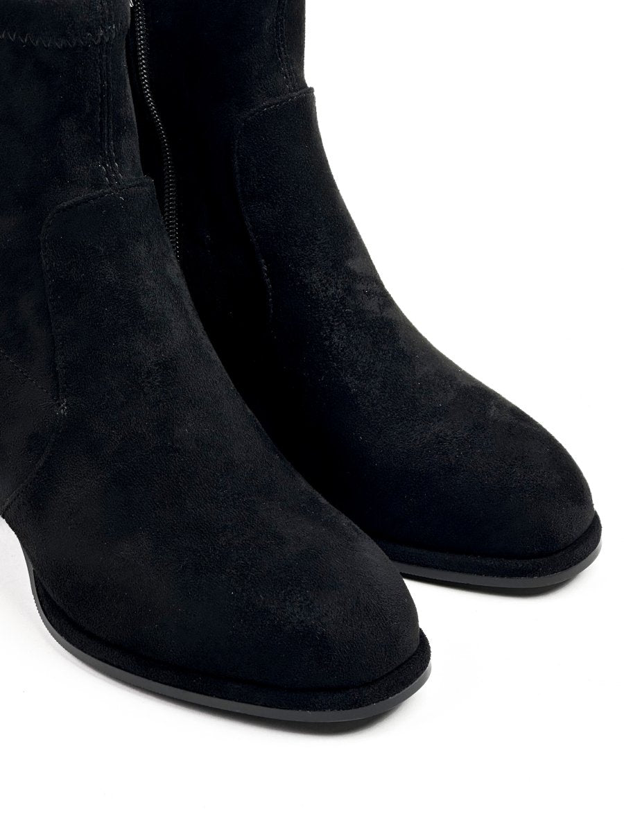 Black suede boots with back stones
