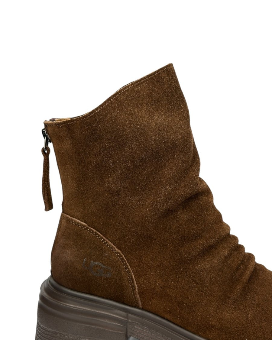 أحذية من جلد الغزال على طراز UGG بنعل سميك