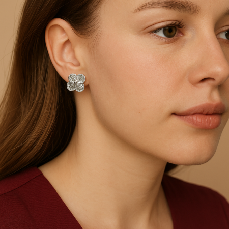 أقراط على طراز فان كليف