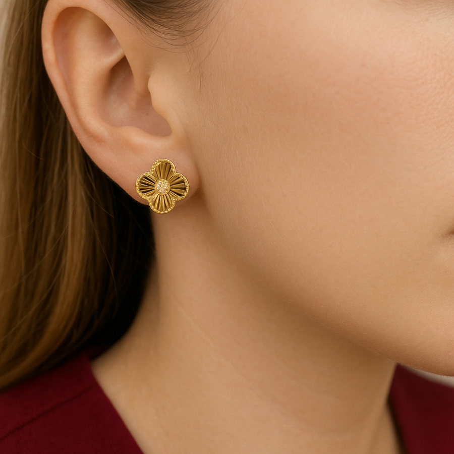 أقراط على طراز فان كليف