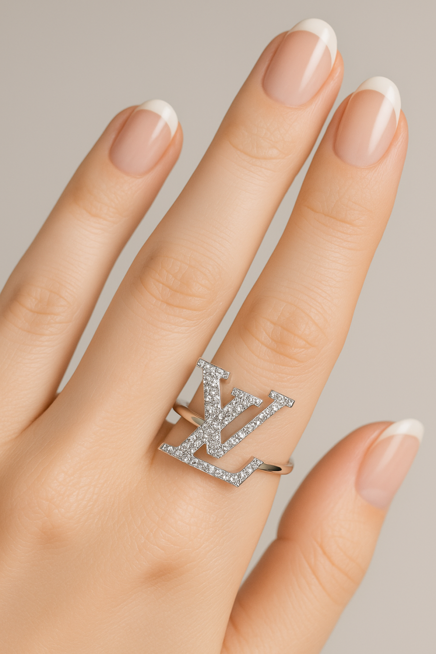 خاتم مرصع بأحجار الزركون