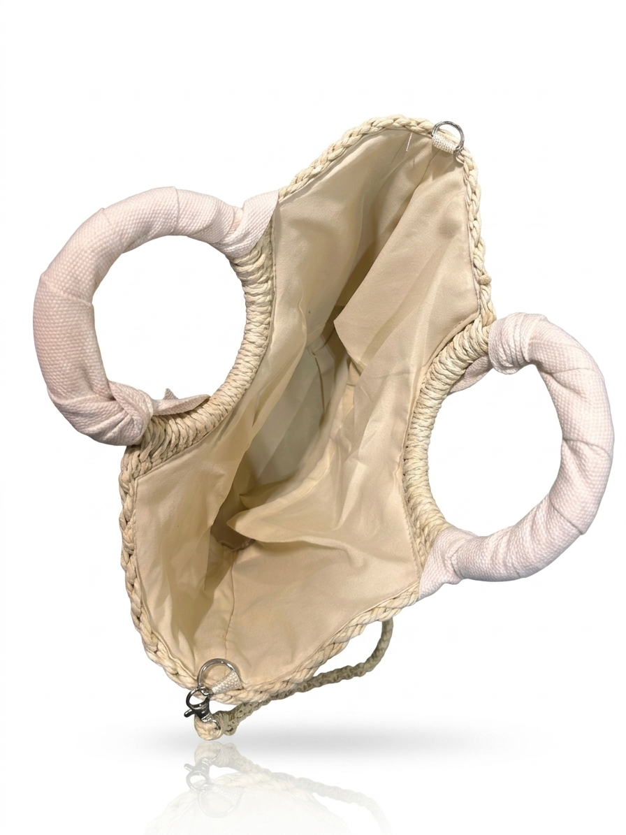 Straw bag with a tie