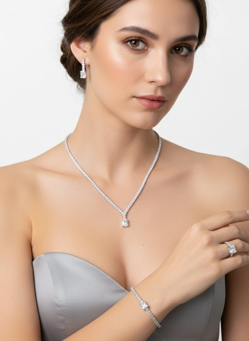 مرصع بأحجار الزركون الفضية