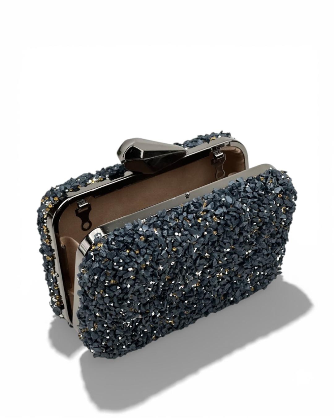 محفظة مصنوعة يدوياً