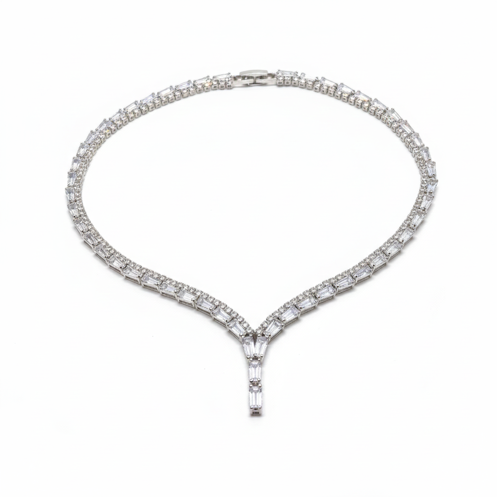 مرصع بأحجار الزركون