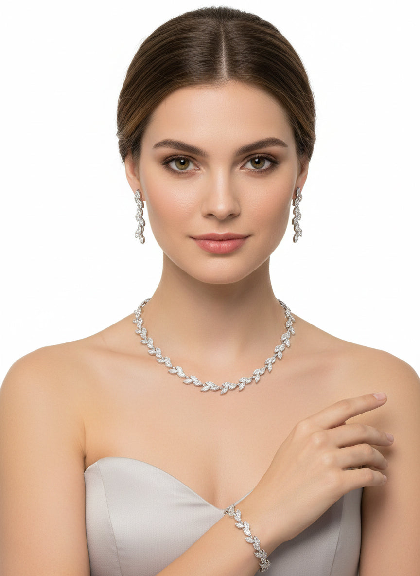 طقم مرصع بأحجار الزركون