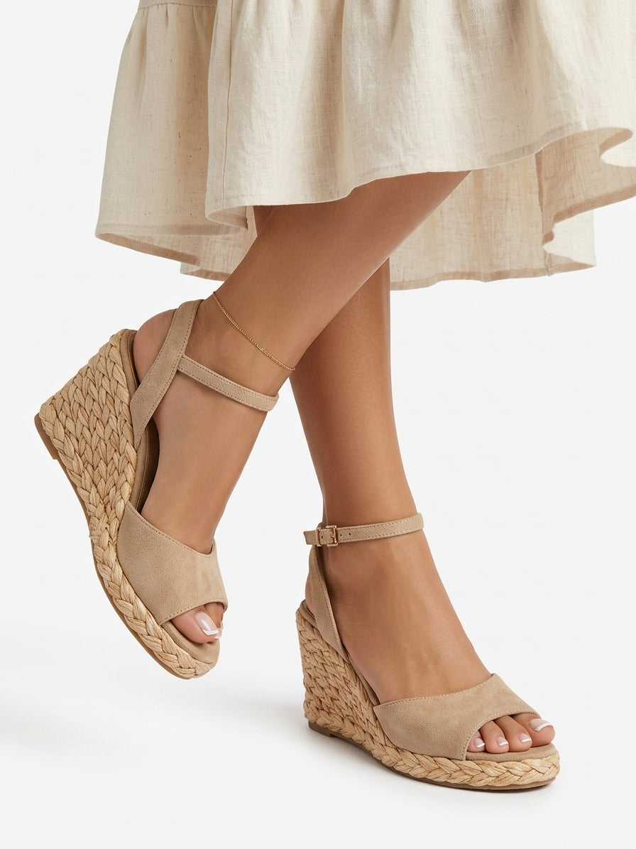 Rocky straw sandal