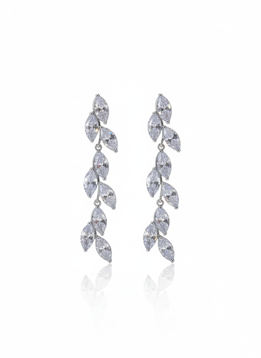 طقم مرصع بأحجار الزركون