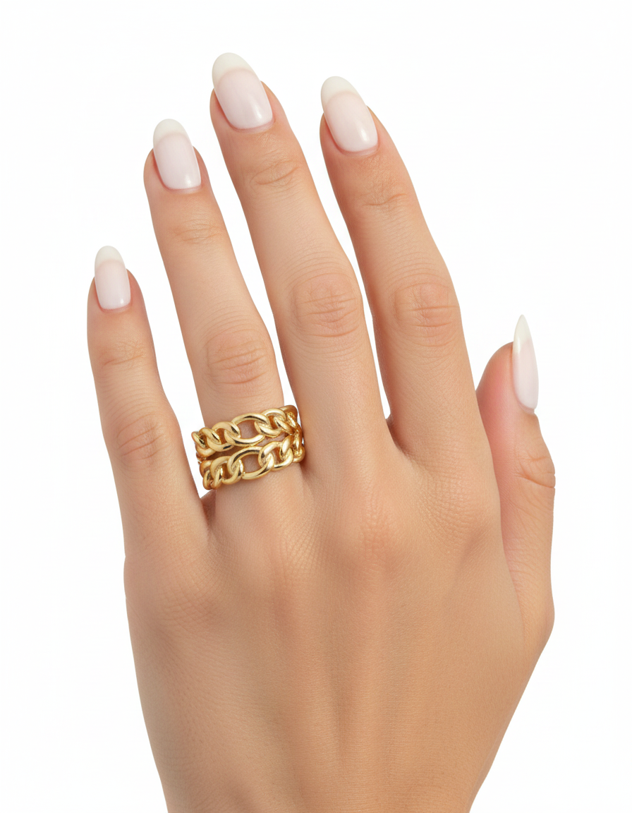 خاتم ذهبي اللون