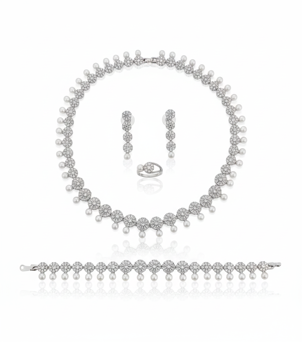 مرصع بأحجار الزركون واللؤلؤ