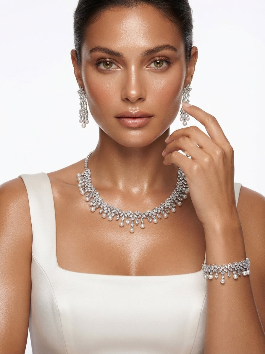 Set embellished with zircon stones and pearls.
