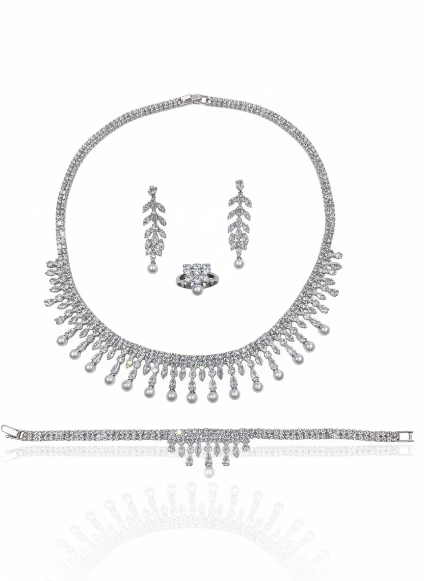 مرصع بأحجار الزركون واللؤلؤ