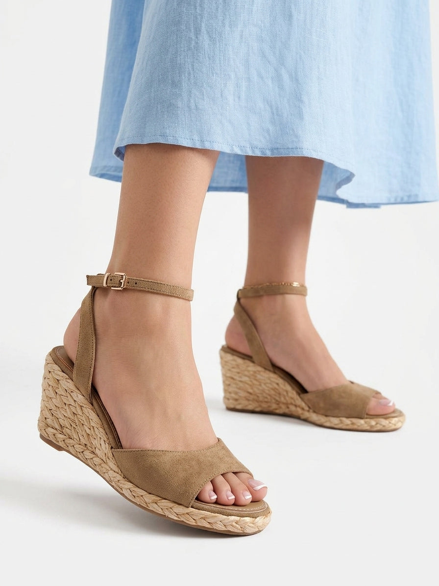 Rocky straw sandal