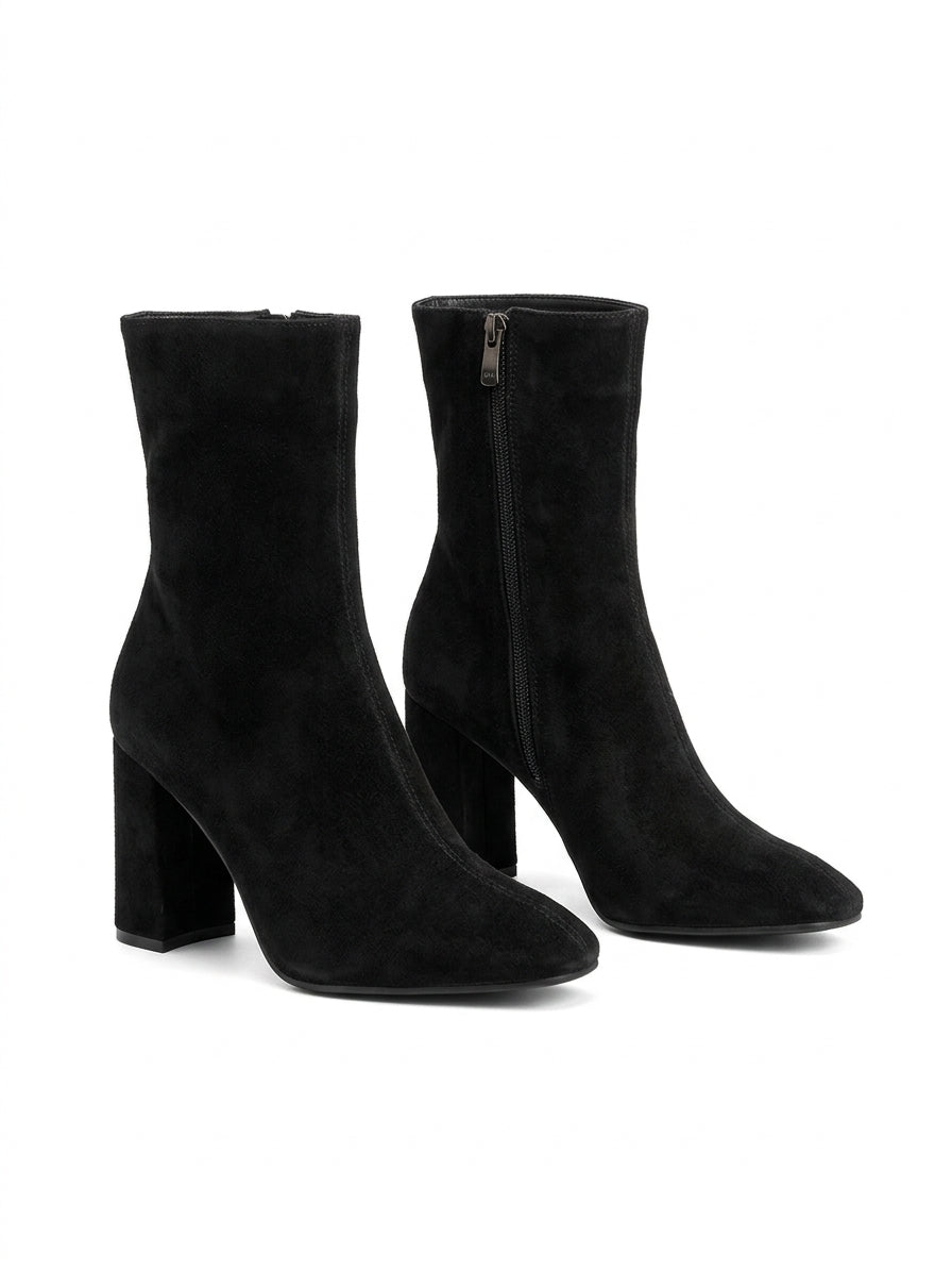 Women’s brown suede boots
