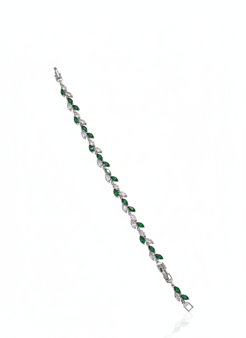 طقم مرصع بأحجار الزركون