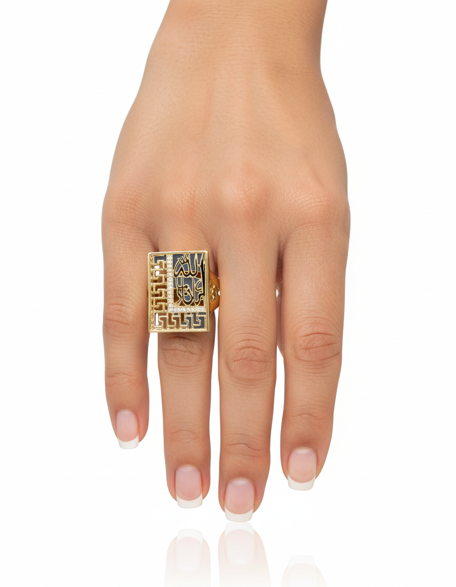 خاتم ذهبي اللون