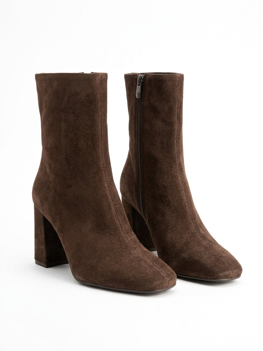 Women’s brown suede boots