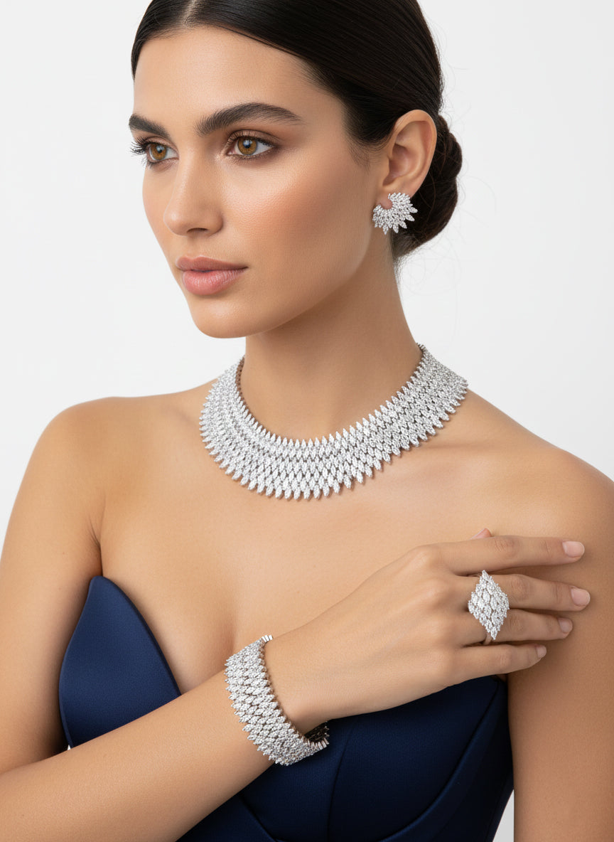 مرصع بأحجار الزركون الفضية