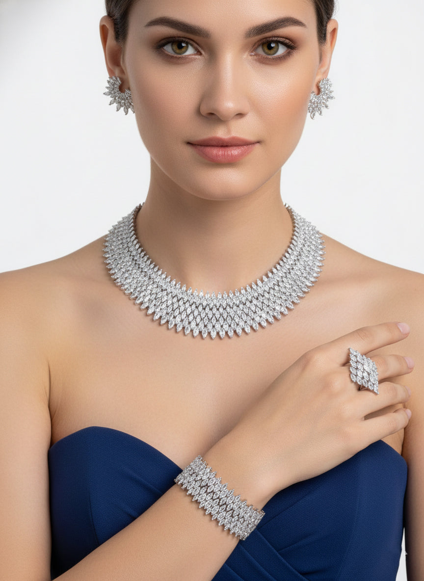 مرصع بأحجار الزركون الفضية