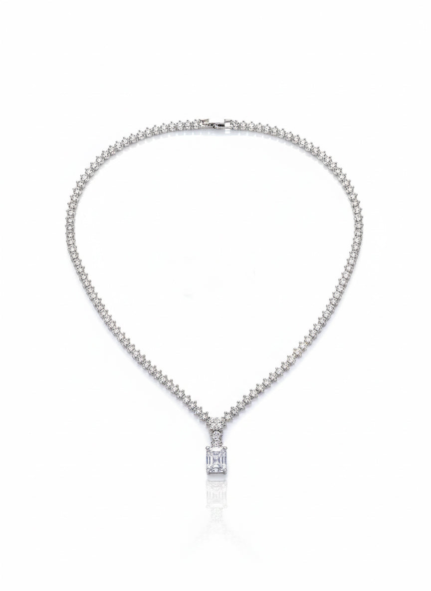 مرصع بأحجار الزركون الفضية