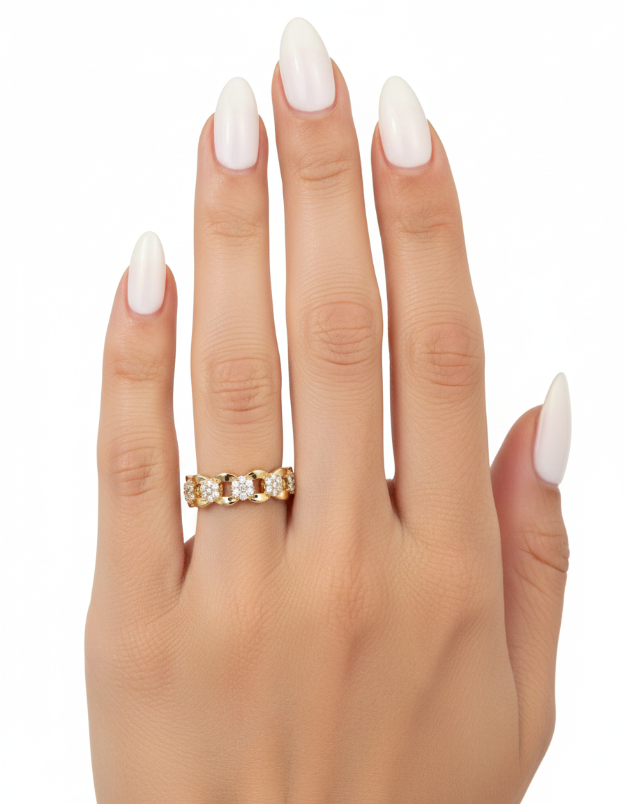 خاتم ذهبي اللون