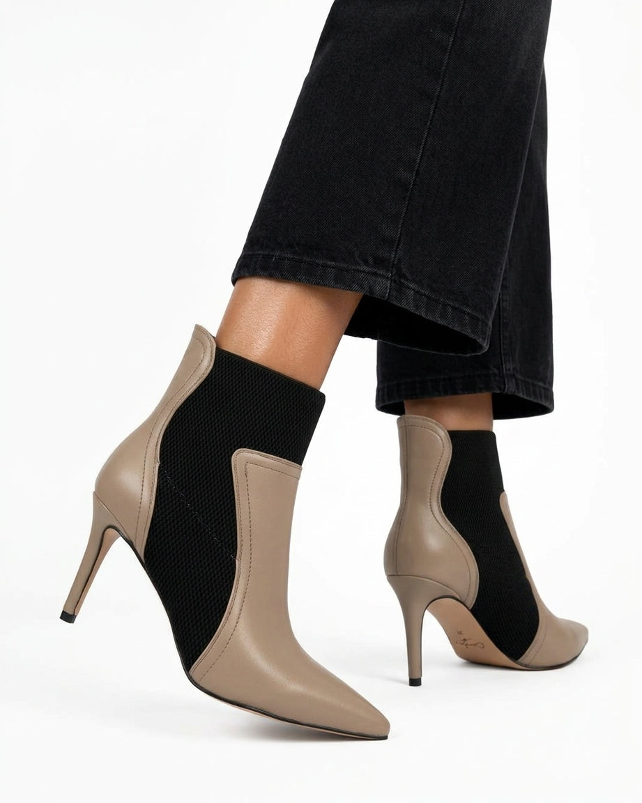 Pointed-toe boot with side stretch panel