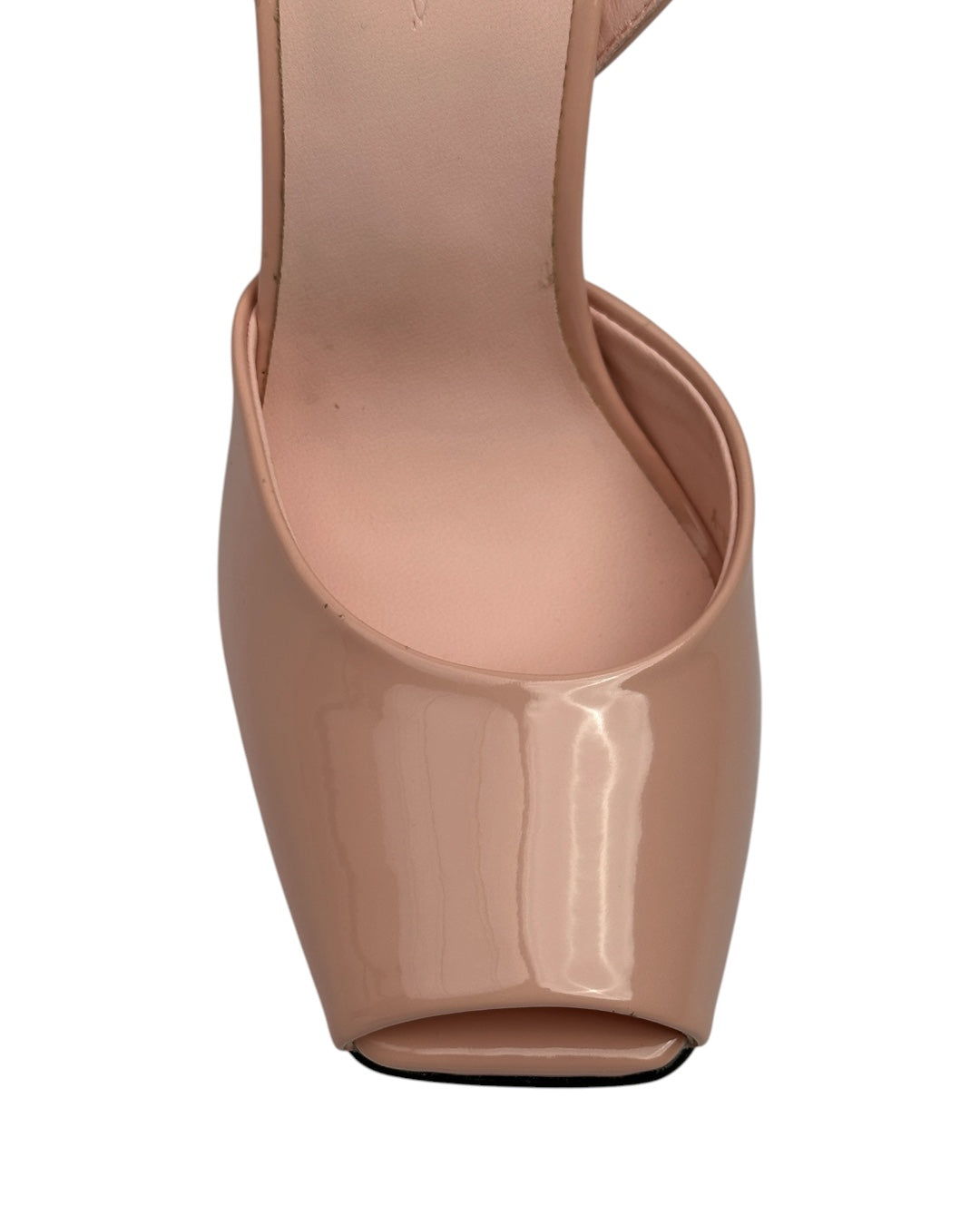 Shiny leather sandals