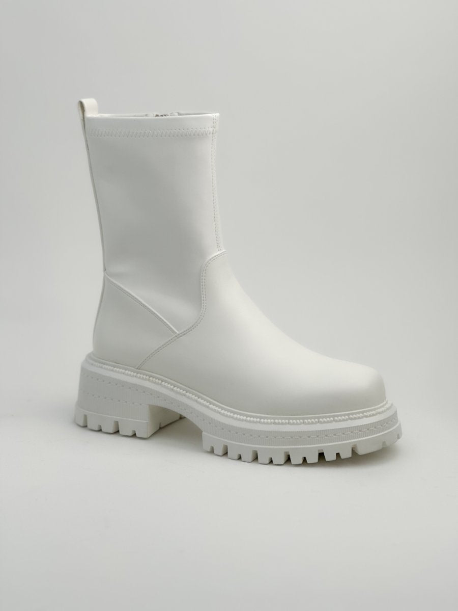 أحذية جلدية متوسطة الطول