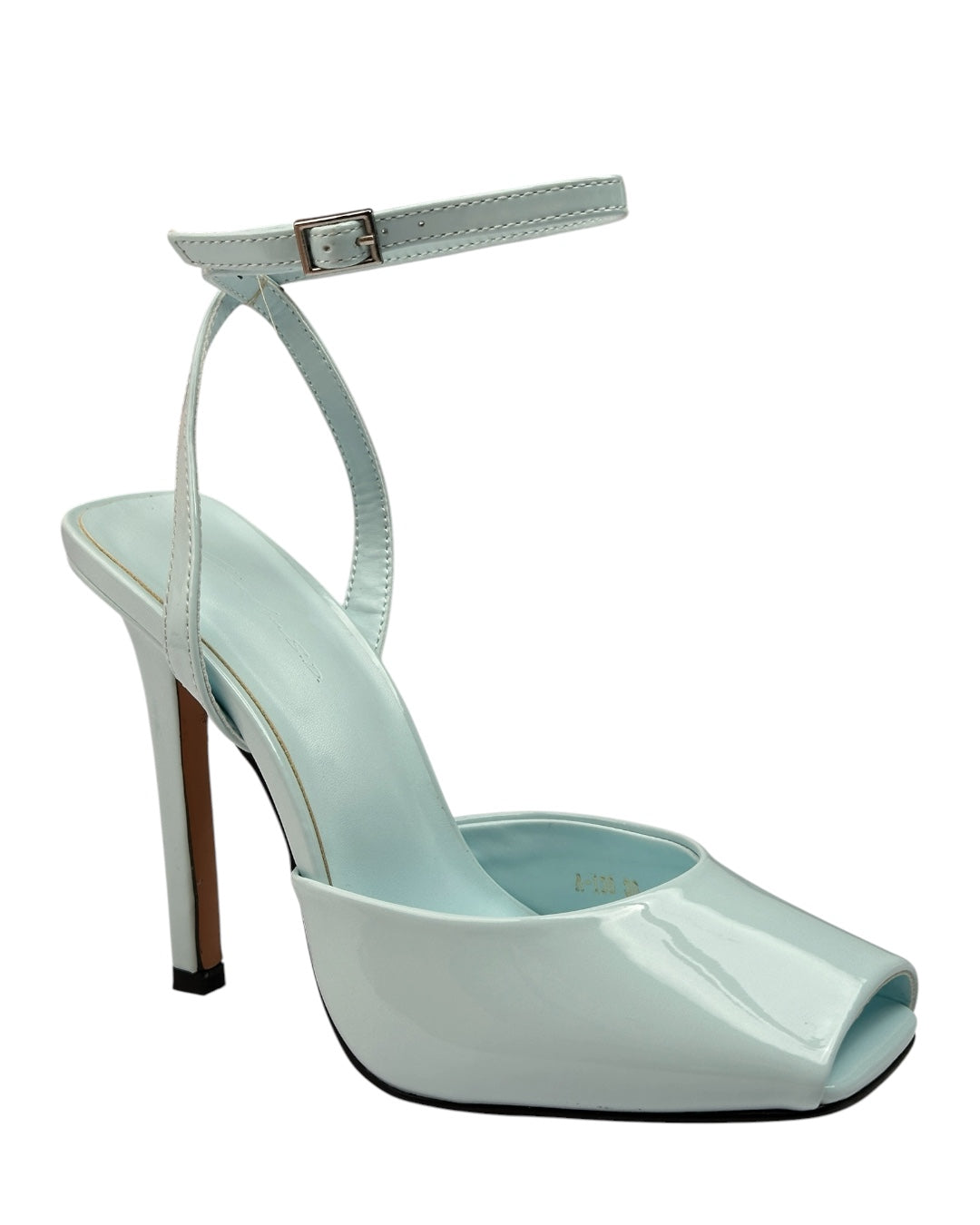 Shiny leather sandals