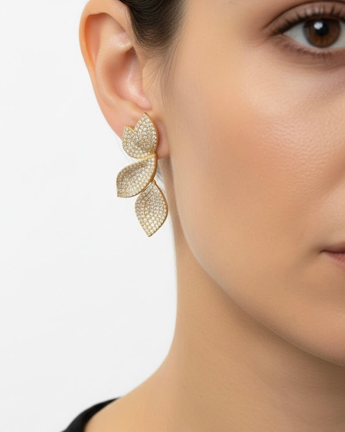 أقراط مرصعة بالزركون