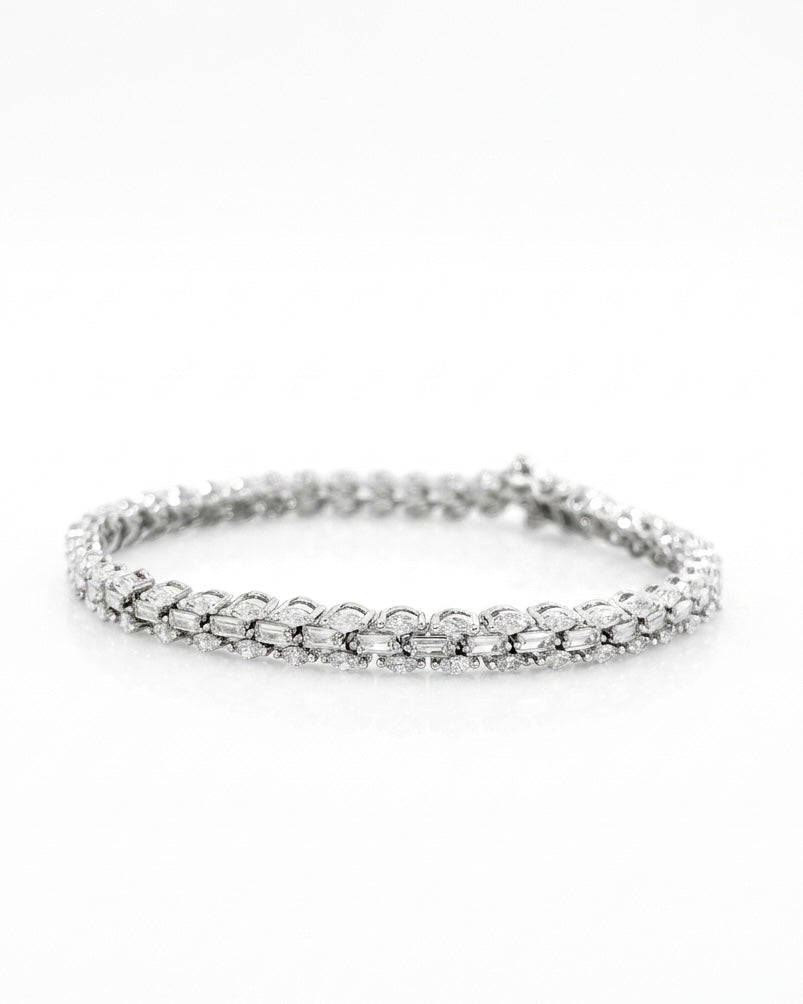 Tennis bracelet studded with zircon stones