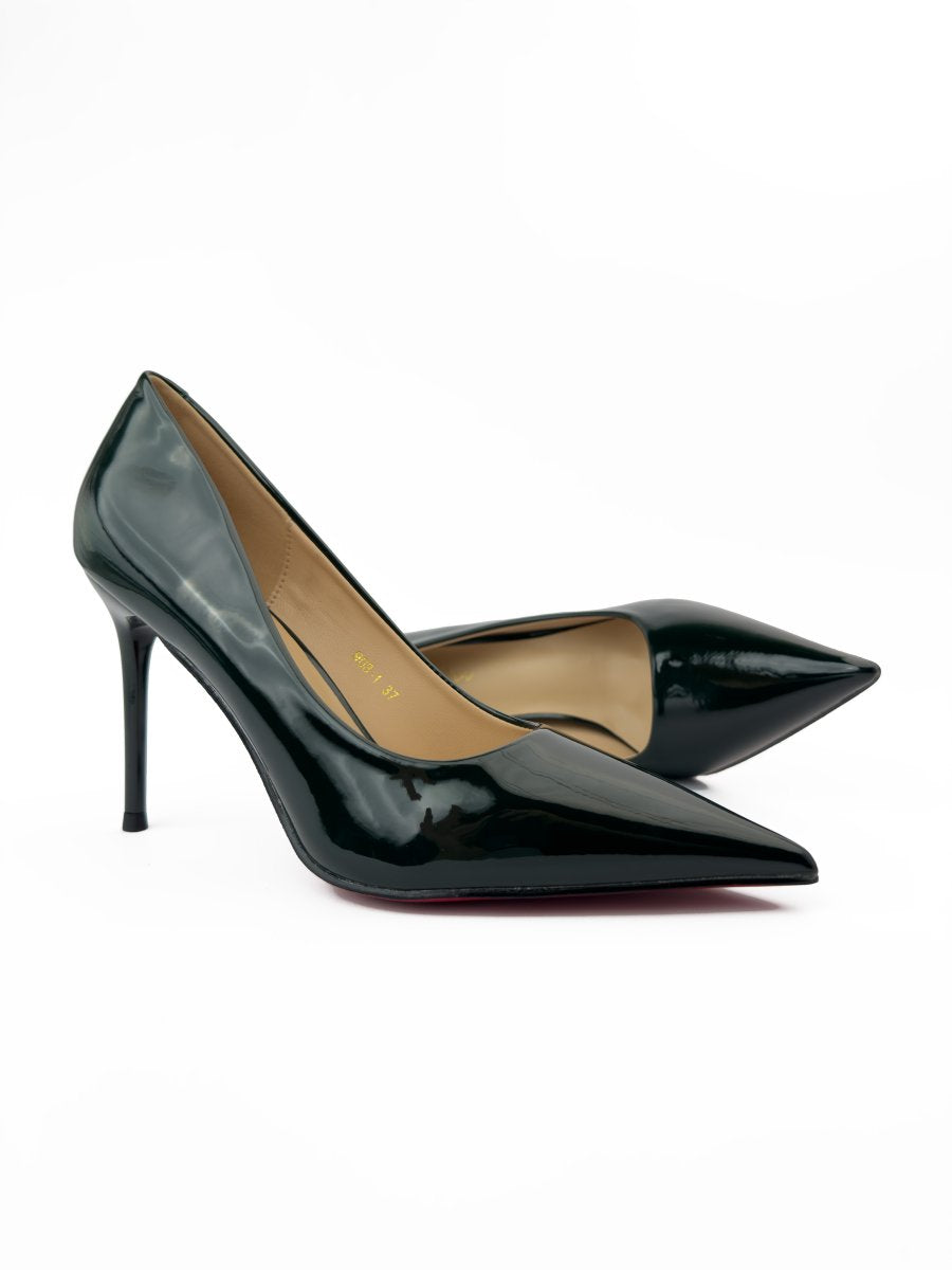 كعب من الجلد اللامع بنعل أحمر