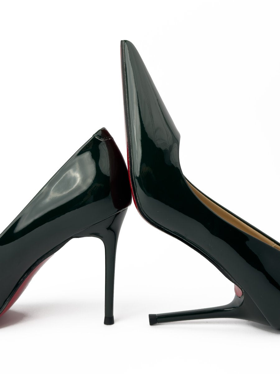 كعب من الجلد اللامع بنعل أحمر