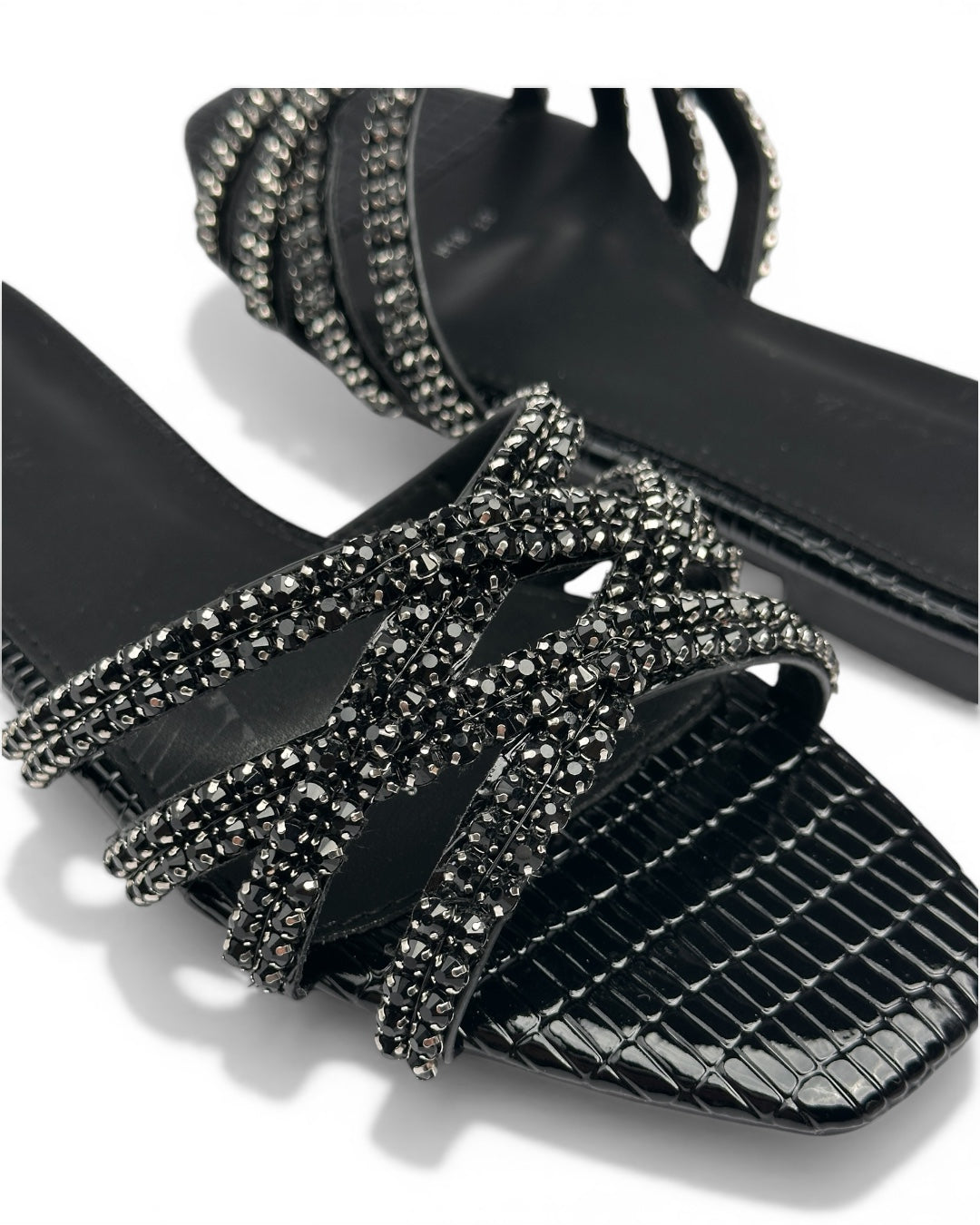 Leather slipper with crystal stones