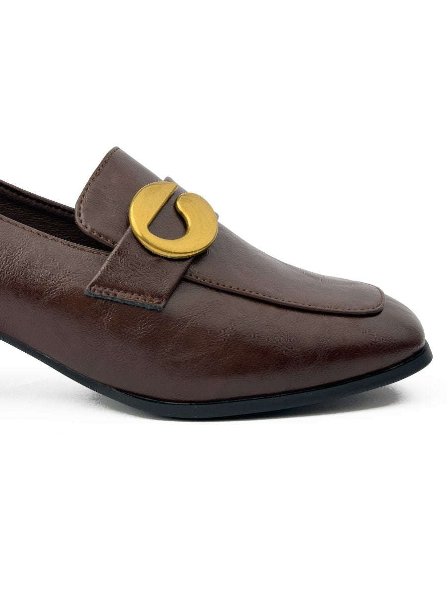 لوفر جلدي بكعب عريض وإبزيم ذهبي شعبي