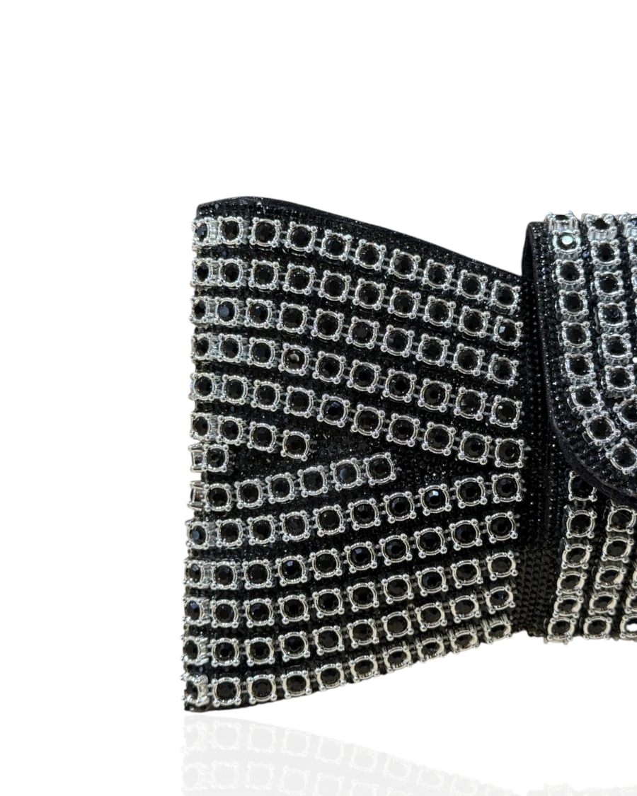 Bow-Shaped Clutch