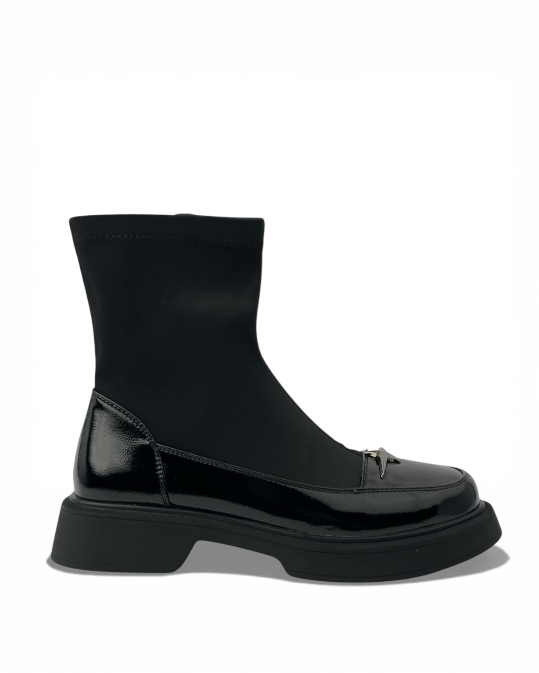 حذاء مطاطي لامع بنعل سميك