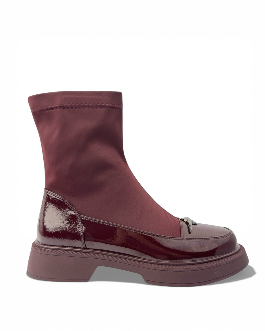 حذاء مطاطي لامع بنعل سميك