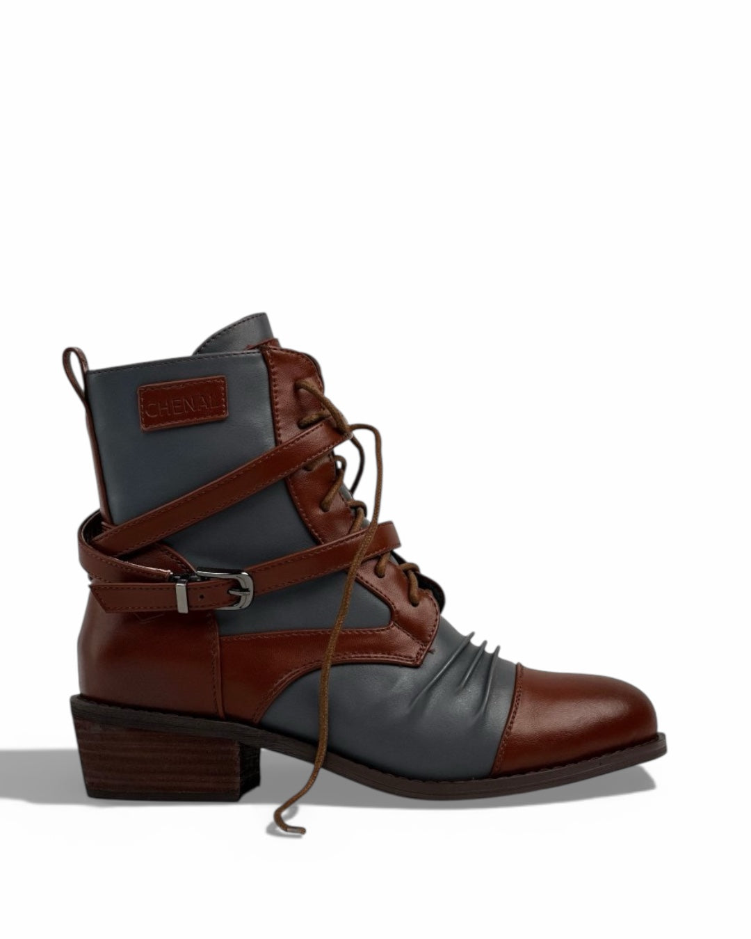 Short leather boot in brown and blue