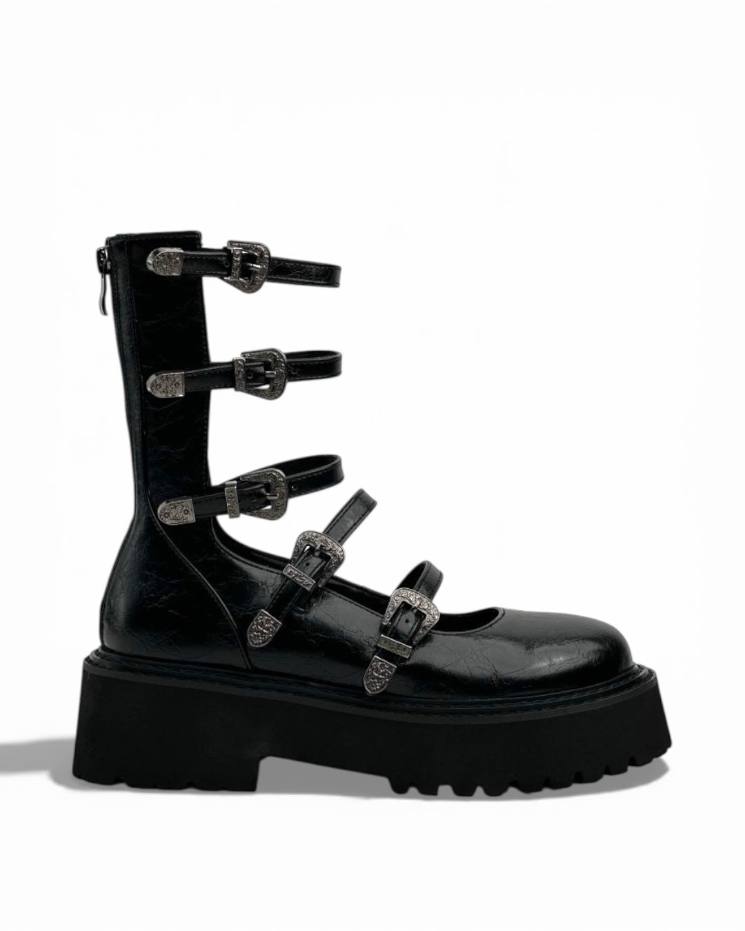 حذاء بوت قصير مفتوح من الأمام مزود بإبزيم معدني