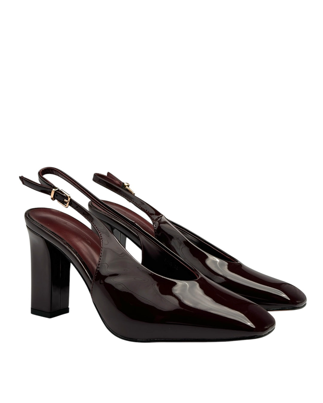Leather heels with a side buckle
