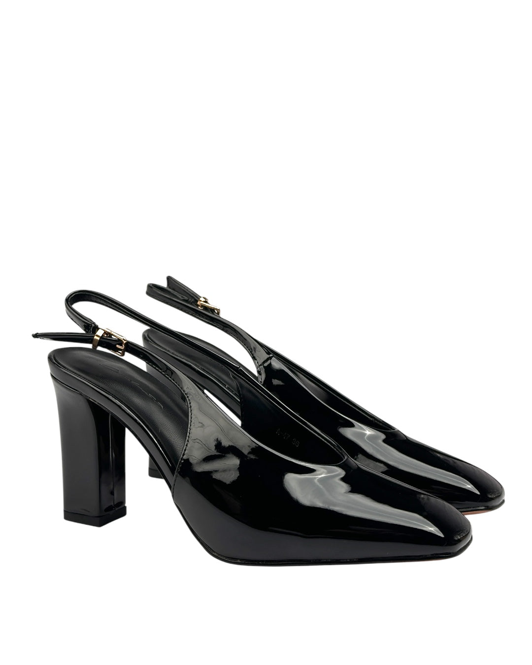 Leather heels with a side buckle
