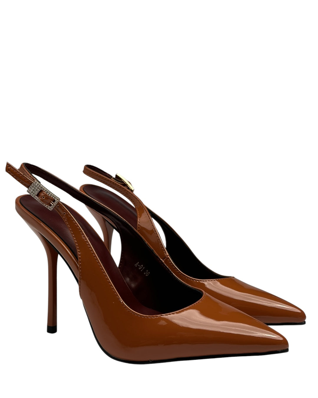 Leather heels with a side buckle