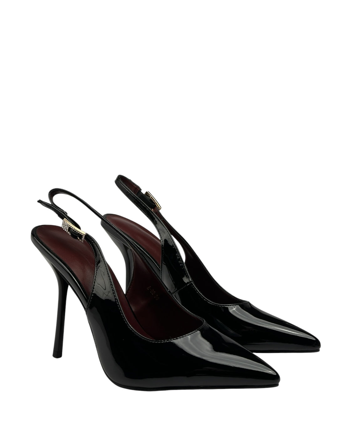 Leather heels with a side buckle