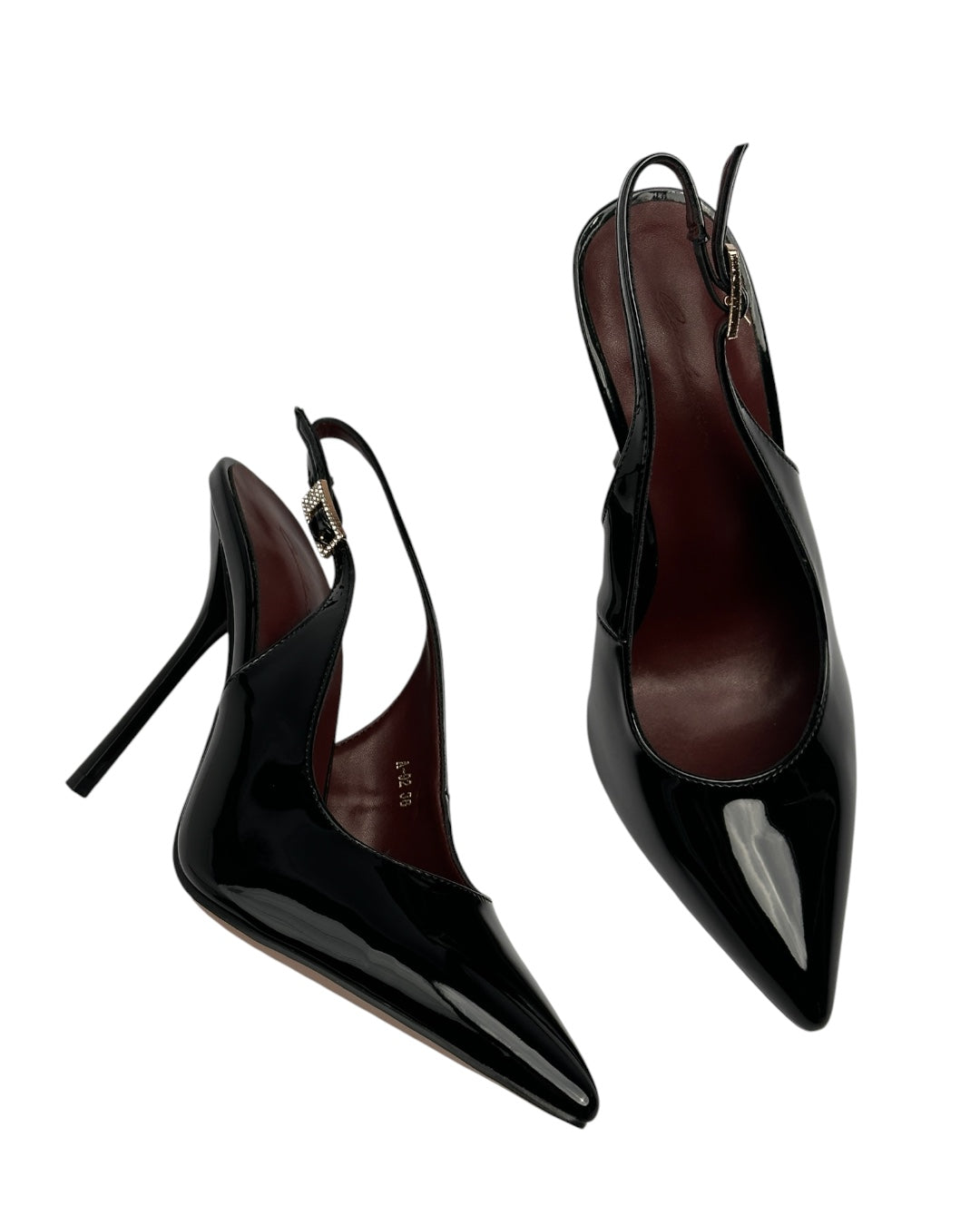 Leather heels with a side buckle