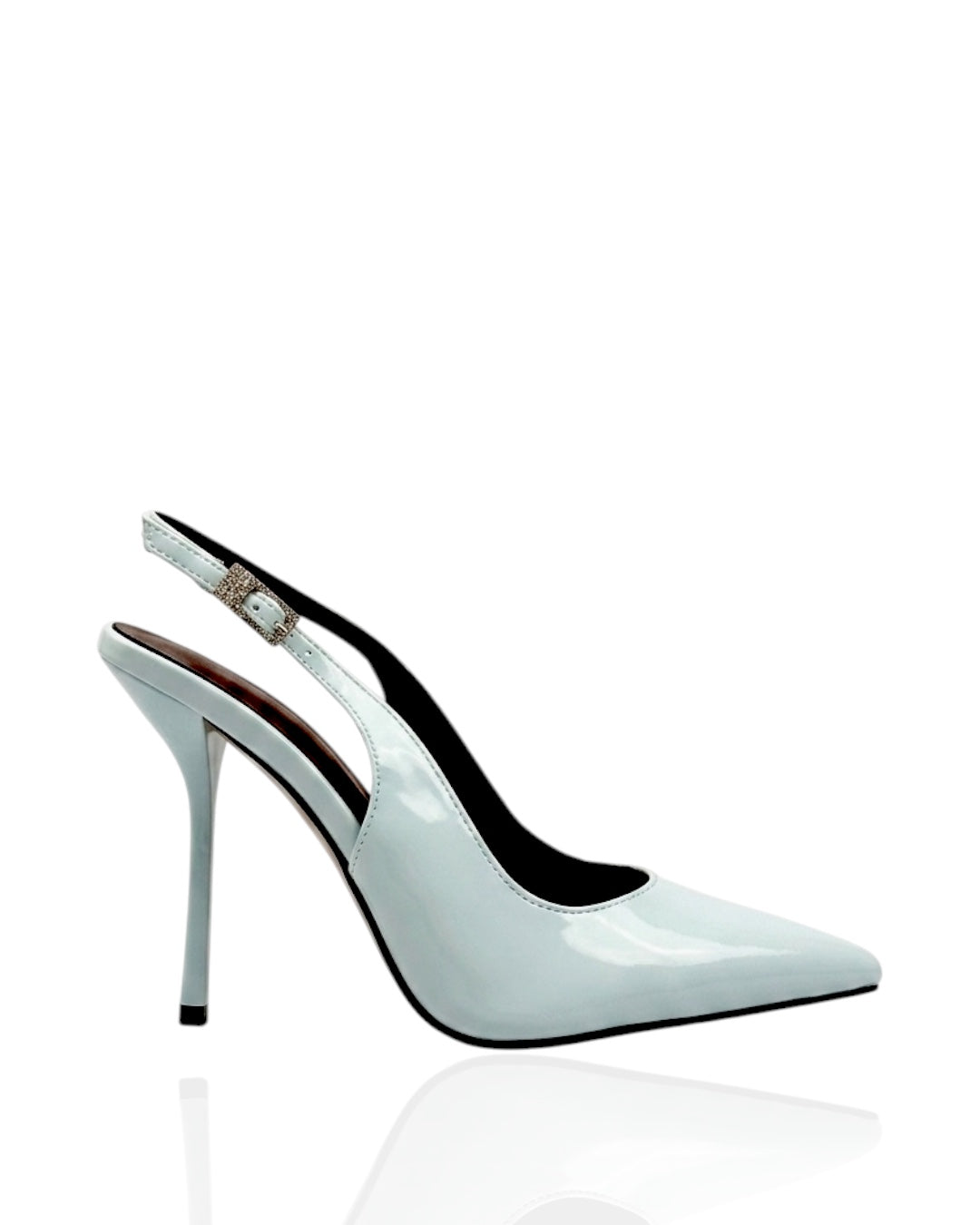 Leather heels with a side buckle