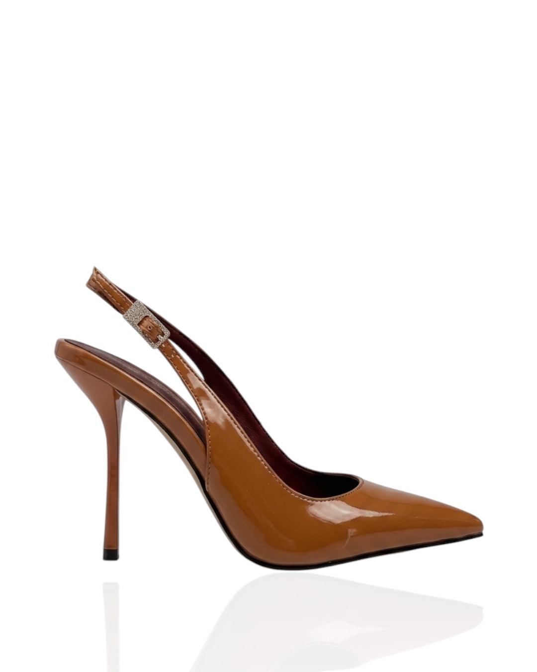 Leather heels with a side buckle