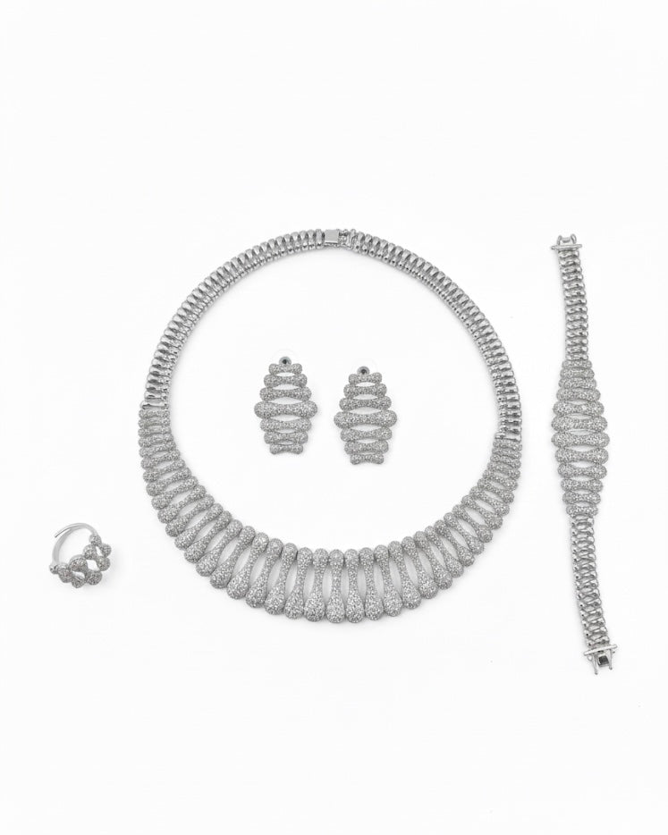 مرصع بأحجار الزركون